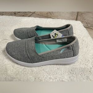 LA Gear Miley Women's Gray Slip-On Shoes size 6.5